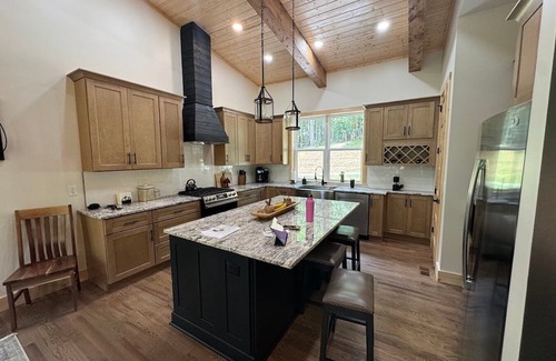 Piney Creek Casa | Rocky Creek Retreat - Private home with river access