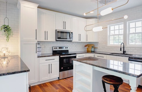 Smithfield Casa | Historic Downtown Gem, 7 mins to Premium Outlets