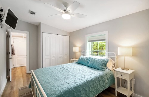Ridge Wood Heights Hotel | Private, Quiet, Family Friendly, 5 min from Siesta Key