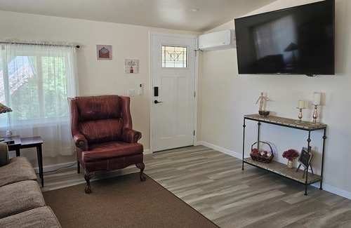 Colfax Cabaña | Charming cottage at Boondok Farms in lovely Colfax