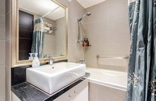 Luzhou Complejo | Family-friendly, River View, Steps to MRT, Pool, Gym