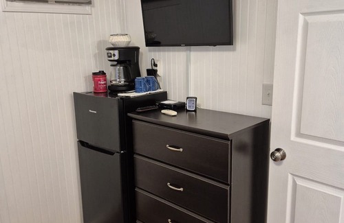 Keslers Cross Lanes Cabina | Cozy 1 bedroom with bunk beds cabin in gorgeous Summersville with AC and heating