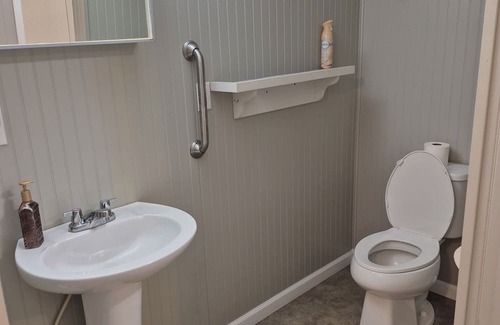 Keslers Cross Lanes Cabina | Cozy 1 bedroom with bunk beds cabin in gorgeous Summersville with AC and heating