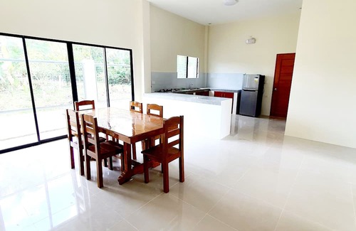 Tawala Casa | Enjoyable 4-bedroom house with AC in Panglao