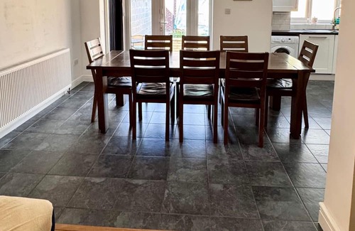 Harlington Casa | The Aviator | Modern Large 4 Bed Property | London | Mins From Heathrow