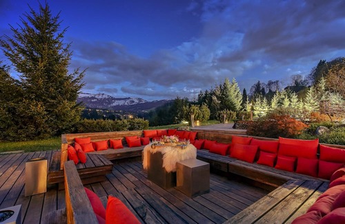 Demi-Quartier Chalet De Esquí | Exclusive Chalet Demi-Quartier · Mont Blanc View