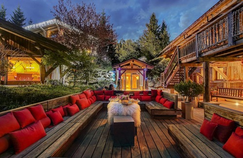 Demi-Quartier Chalet De Esquí | Exclusive Chalet Demi-Quartier · Mont Blanc View