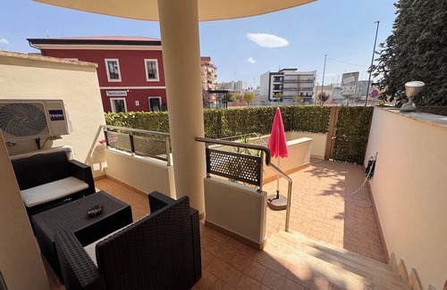 Modugno Apartamento | Independent apartment relaxing area mezzanine floor facing the station Modugno