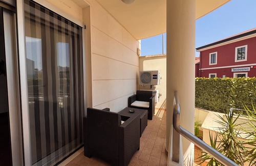 Modugno Apartamento | Independent apartment relaxing area mezzanine floor facing the station Modugno