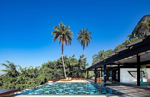 Sao Conrado Villa | ADV004 Villa for 10 with view on the beach