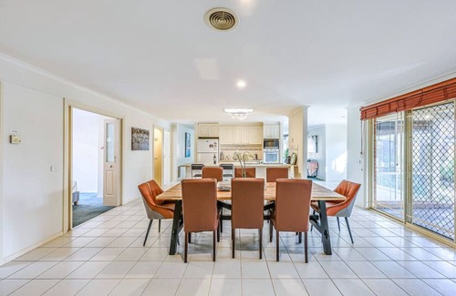 Cranbourne Casa | StayAU Family Retreat w/Pool Table in Cranbourne