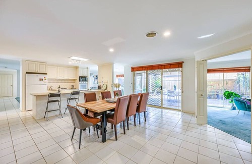 Cranbourne Casa | StayAU Family Retreat w/Pool Table in Cranbourne