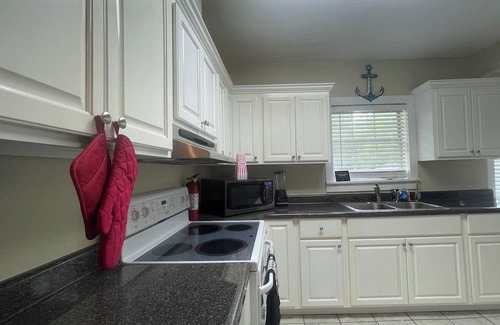 Bainbridge Casa | Lovely 3-bed 2 bath house with boat parking in charming Bainbridge