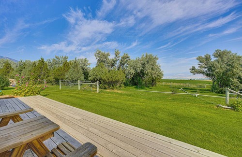 Alder Cabina | Montana Mountain Getaway: Deck & Amazing Views