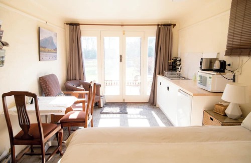 Hamilton Otro | Cosy north facing priv selfcontained Suite set within large garden, 7min to town