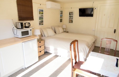 Hamilton Otro | Cosy north facing priv selfcontained Suite set within large garden, 7min to town