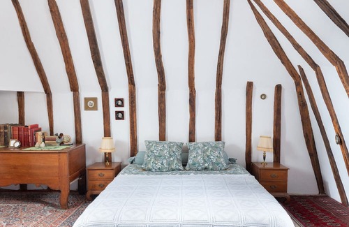 Clere-les-Pins Cama Y Desayuno | Guest Room 'La Mansarde' with Shared Garden and Wi-Fi
