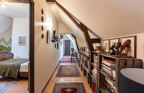 Clere-les-Pins Cama Y Desayuno | Guest Room 'La Mansarde' with Shared Garden and Wi-Fi