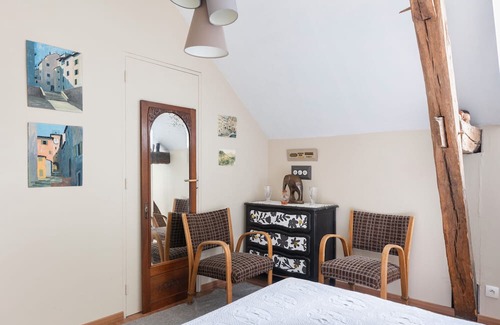 Clere-les-Pins Cama Y Desayuno | Guest Room 'Le Clocher' with Shared Garden and Wi-Fi