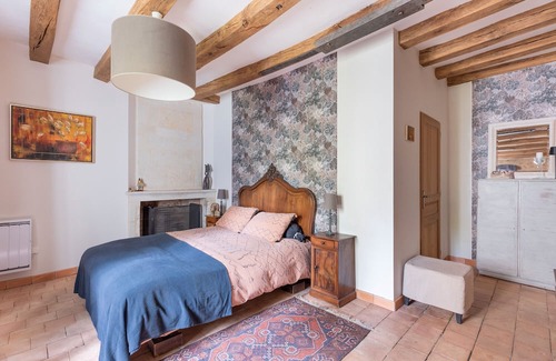 Clere-les-Pins Cama Y Desayuno | Guest Room 'Spacious Room in a Quiet Area' with Shared Garden and Wi-Fi