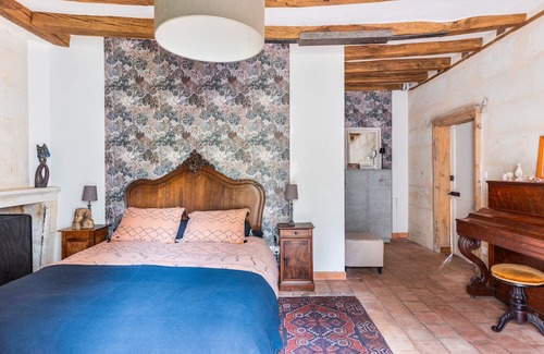 Clere-les-Pins Cama Y Desayuno | Guest Room 'Spacious Room in a Quiet Area' with Shared Garden and Wi-Fi