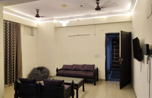 Ghaziabad Apartamento | Spacious flat available on per day basis- comfort home stay