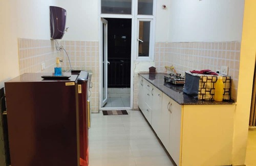 Ghaziabad Apartamento | Spacious flat available on per day basis- comfort home stay