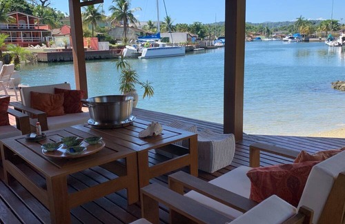Bracui Casa | Angra dos Reis Mansion - 4,000 m2 of green area. 150 m of canal frontage. 100-foot boat