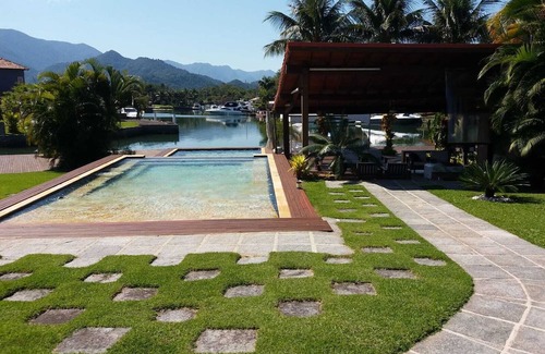Bracui Casa | Angra dos Reis Mansion - 4,000 m2 of green area. 150 m of canal frontage. 100-foot boat