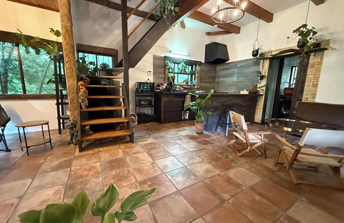 Nakatsugawa Cabina | A small inn with a sauna and a private house for rent in the mountains of a quiet retreat in a town with a samurai road, an inn town of Nakasendo, with the option of barbecuing gibier and bonfires.