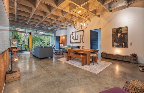 Las Lomas I Apartamento | Unique Location, Artistic Spacious Loft Poblado
