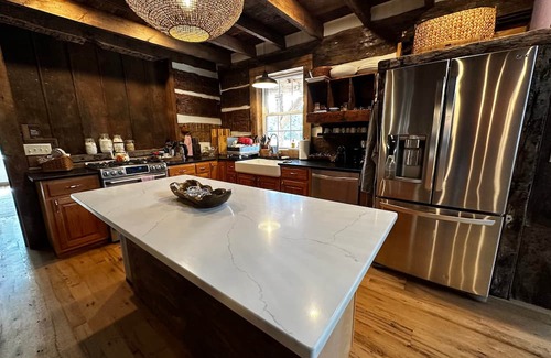 Williamsport Cabina | Cozy Oak & Ember Lodge