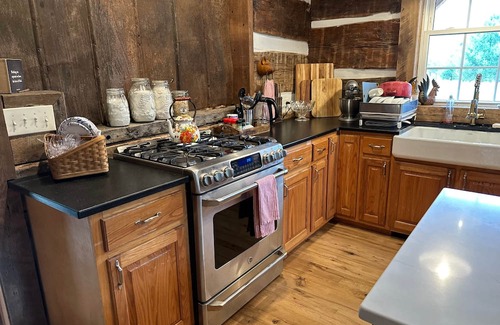 Williamsport Cabina | Cozy Oak & Ember Lodge