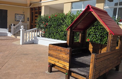 Pobles del Sud Apartamento | Beachfront house with fantastic views, full kitchen and quality wifi.