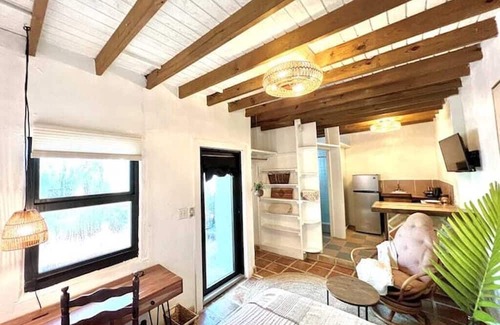 Coral Way Cabaña | Charming 1-bedroom cottage in lovely Miami with AC, TROPICAL FOOD FOREST GARDEN