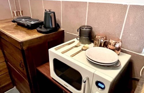 Coral Way Cabaña | Charming 1-bedroom cottage in lovely Miami with AC, TROPICAL FOOD FOREST GARDEN