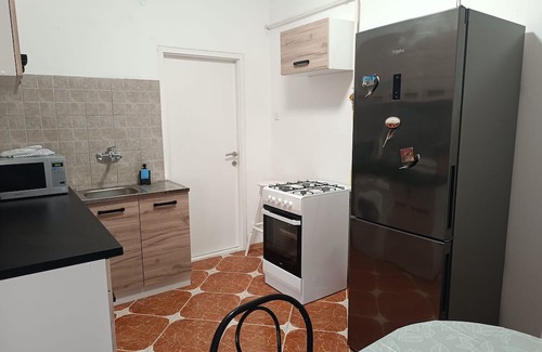 Gyula Casa | Fully equipped apartment with kitchen and bathroom. Teljesen felszerelt lakás.