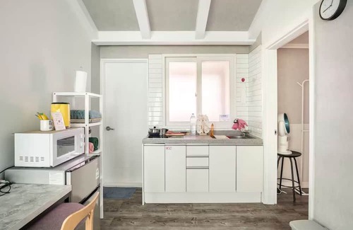Seogyo-dong Apartamento | COZY - 2 Bedrooms - Elevator/Terrace in Heart of Hongdae- 4 mins walk to subway