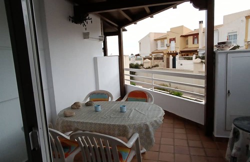 Calahonda Apartamento | Apartment 'Brisa y Mar' with Shared Pool, Private Terrace and Wi-Fi