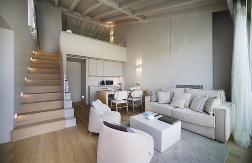 Peschiera del Garda City Centre Apartamento | Apartment 'Palazzo Cordigero - Bastioni' with Canal View, Wi-Fi and Air Conditioning