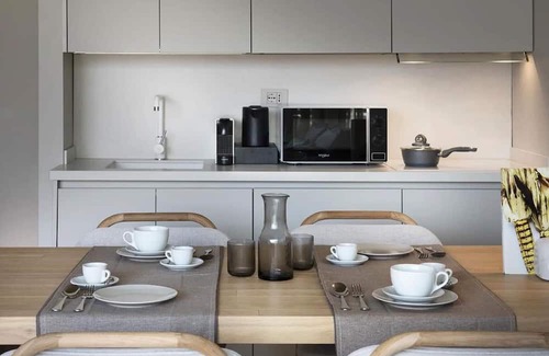 Peschiera del Garda City Centre Apartamento | Apartment 'Palazzo Cordigero - Bastioni' with Canal View, Wi-Fi and Air Conditioning