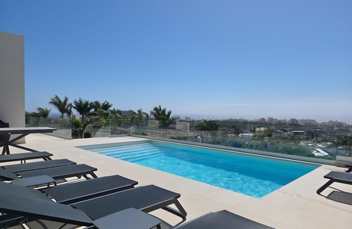 El Madronal Villa | Holiday Villa 'Karat Caldera' with Sea View, Wi-Fi and Air Conditioning