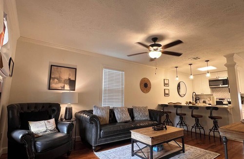 Columbus Casa | Tranquil Riverfront townhome with AC in charming Columbus