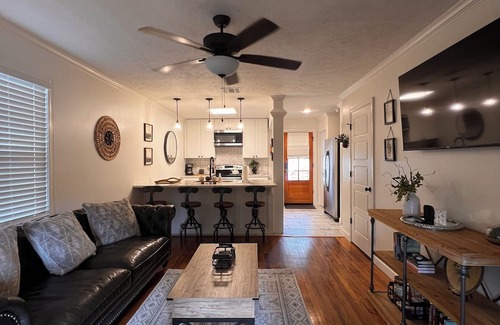 Columbus Casa | Tranquil Riverfront townhome with AC in charming Columbus