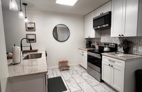 Columbus Casa | Tranquil Riverfront townhome with AC in charming Columbus