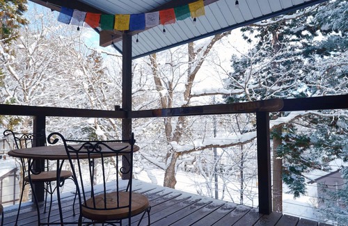 Iida Chalet De Esquí | Spacious 5-bedroom ski-in chalet—perfect for families and friends.