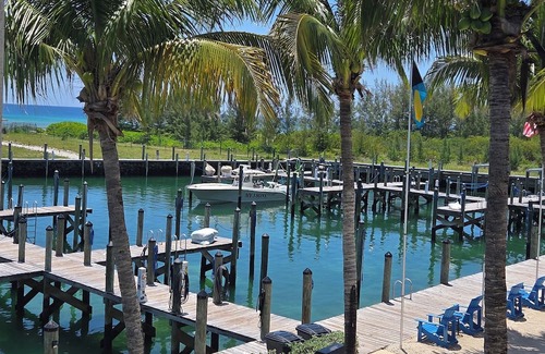 West End Condominio | Soothing 2-bedroom 2 1/2 bath condo in Blue Marlin Cove West End Grand Bahamas