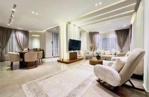 Al Duqqi Apartamento | Luksusleilighet i Al Mohandiseen