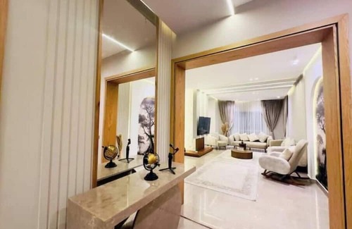Al Duqqi Apartamento | Luksusleilighet i Al Mohandiseen