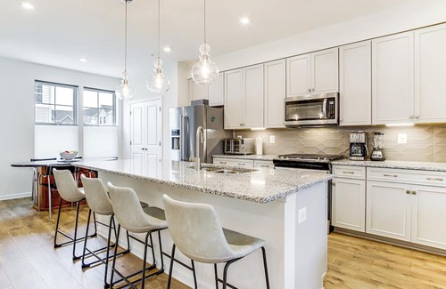 Cambridge Casa | < 1 Mi to Dtwn: Waterfront Townhome in Cambridge!